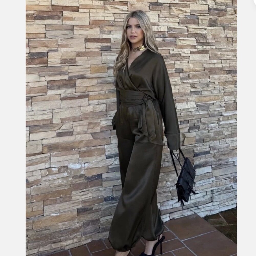ZARA WOMAN COLLECTION SATIN JUMPSUIT WITH PUFFED HEMS $129 - Picture 3 of 9